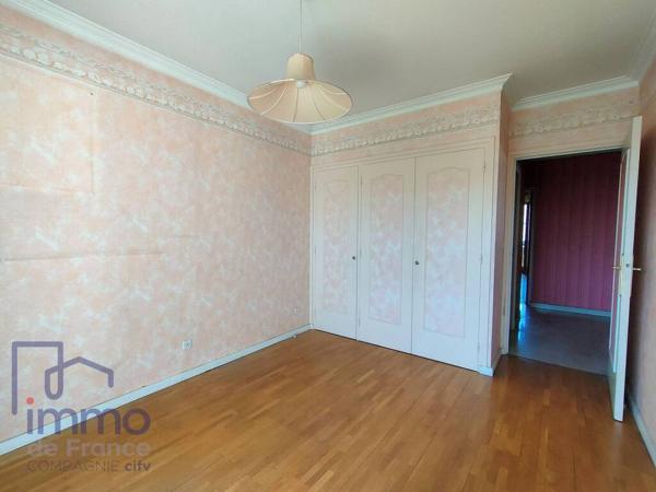 Grand appartement 4 pièces métro République