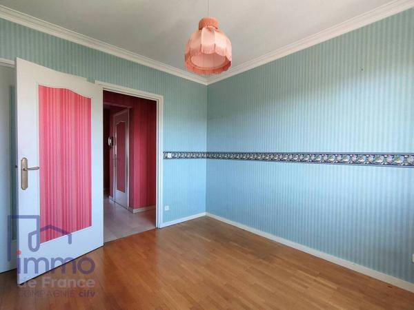 Grand appartement 4 pièces métro République