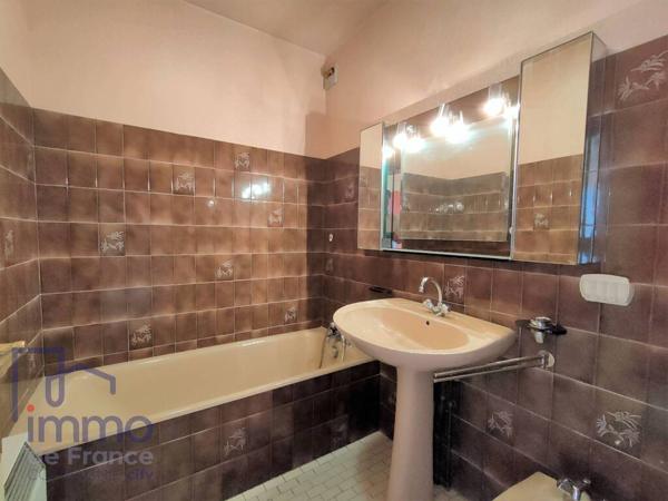 Grand appartement 4 pièces métro République