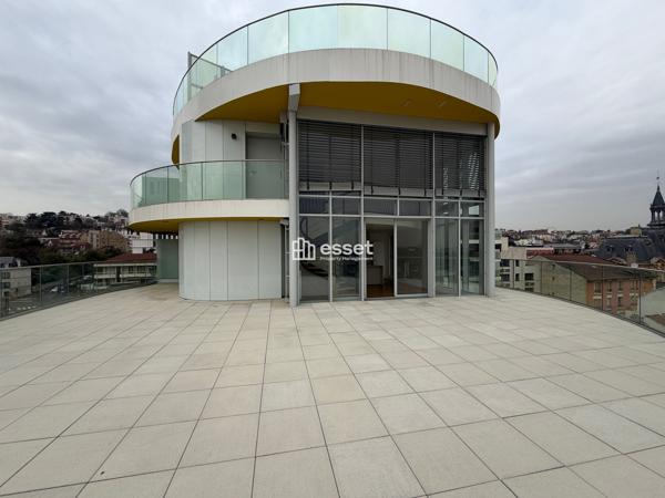 Location Appartement 5 pièces 109.8 m² - Suresnes 92150