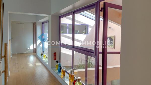 Propriete
                                                                                                                                                                                                                                                                                                                        9 pièce(s)                                                                                                                                                                                                          4 chambre(s)                                                                                                                                                                                                          295  m²