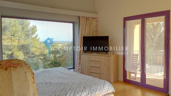 Propriete
                                                                                                                                                                                                                                                                                                                        9 pièce(s)                                                                                                                                                                                                          4 chambre(s)                                                                                                                                                                                                          295  m²
