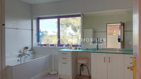 Propriete
                                                                                                                                                                                                                                                                                                                        9 pièce(s)                                                                                                                                                                                                          4 chambre(s)                                                                                                                                                                                                          295  m²