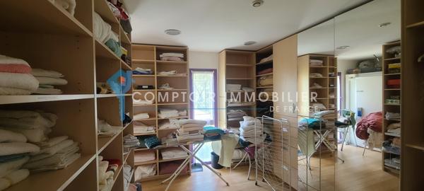 Propriete
                                                                                                                                                                                                                                                                                                                        9 pièce(s)                                                                                                                                                                                                          4 chambre(s)                                                                                                                                                                                                          295  m²