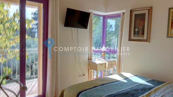 Propriete
                                                                                                                                                                                                                                                                                                                        9 pièce(s)                                                                                                                                                                                                          4 chambre(s)                                                                                                                                                                                                          295  m²