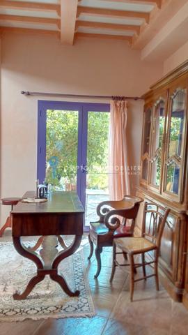 Propriete
                                                                                                                                                                                                                                                                                                                        9 pièce(s)                                                                                                                                                                                                          4 chambre(s)                                                                                                                                                                                                          295  m²
