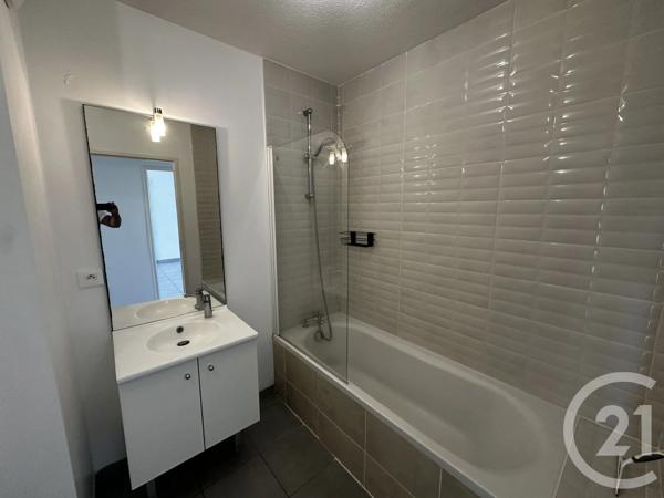 Appartement T3 à vendre  3 pièces - 63,80 m 2   LA ROCHELLE  - 17