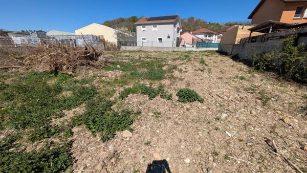 Terrain à vendre |  Saint-Clair-de-la-Tour |  1063 m²