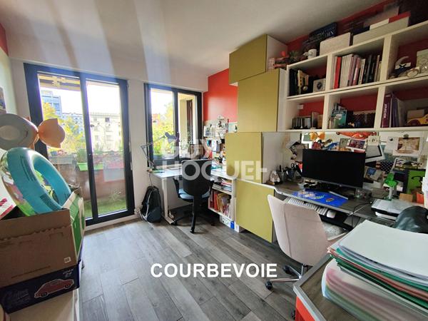Appartement Courbevoie 4 pièces 84.33 m2