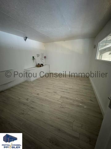 A VENDRE LOCAL COMMERCIAL ZONE MENDES FRANCE A NIORT 480 m2