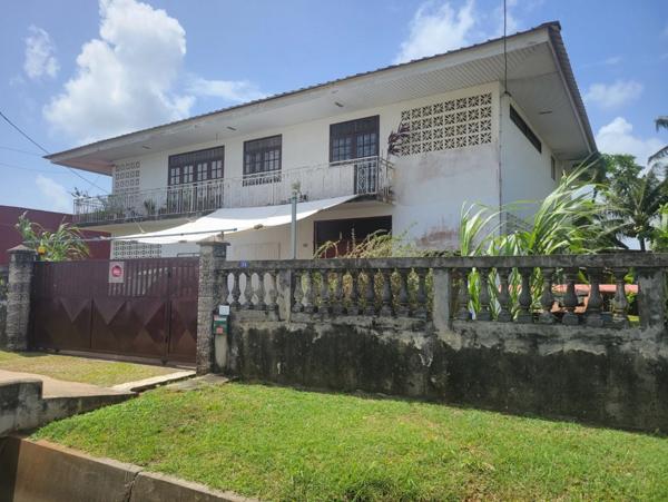 Maison T6 R+1 avec garage sur terrain de 746 m² – Cayenne