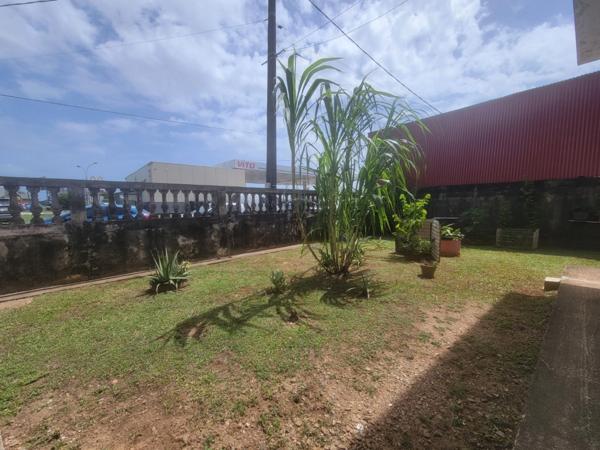 Maison T6 R+1 avec garage sur terrain de 746 m² – Cayenne