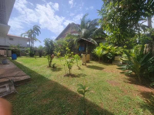 Maison T6 R+1 avec garage sur terrain de 746 m² – Cayenne