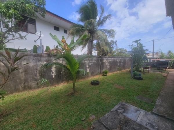 Maison T6 R+1 avec garage sur terrain de 746 m² – Cayenne