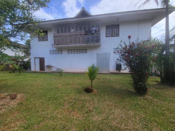 Maison T6 R+1 avec garage sur terrain de 746 m² – Cayenne