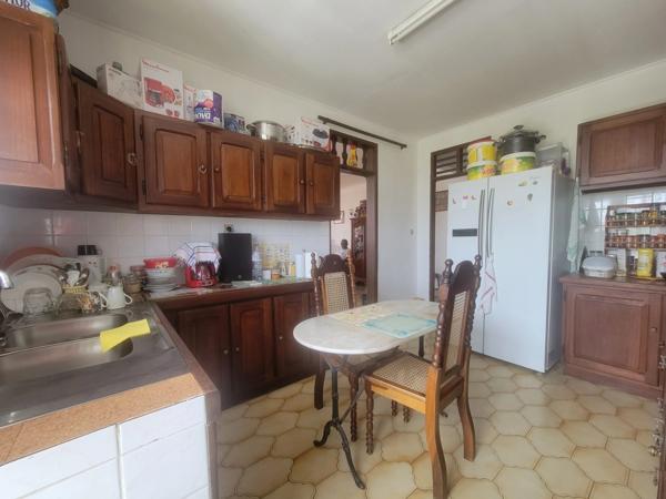 Maison T6 R+1 avec garage sur terrain de 746 m² – Cayenne