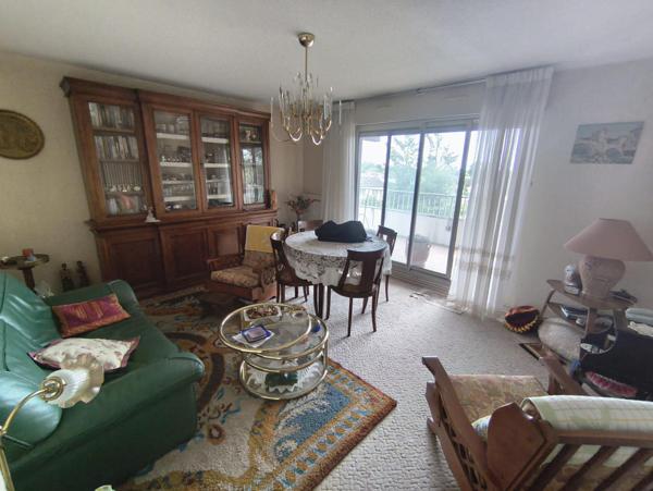 T3 avec grande terrasse, garage et grenier