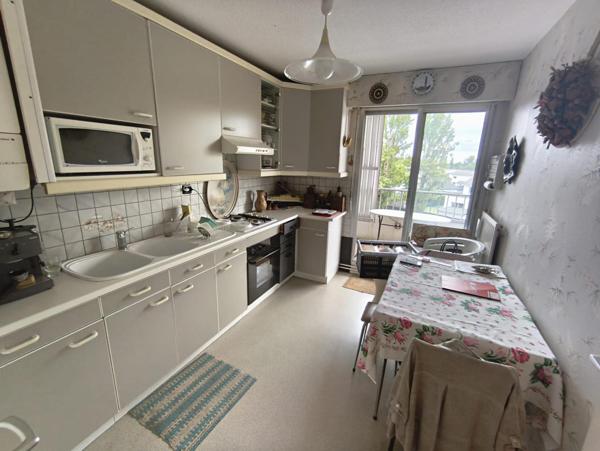 T3 avec grande terrasse, garage et grenier