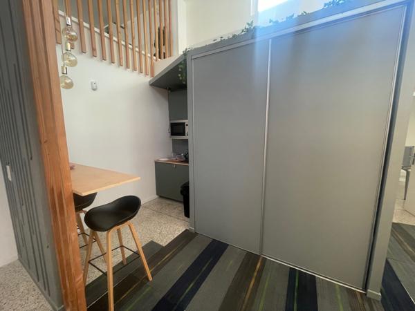 Marseille (13008) Espace clos de bureaux de 20m2 à louer rue Negresko