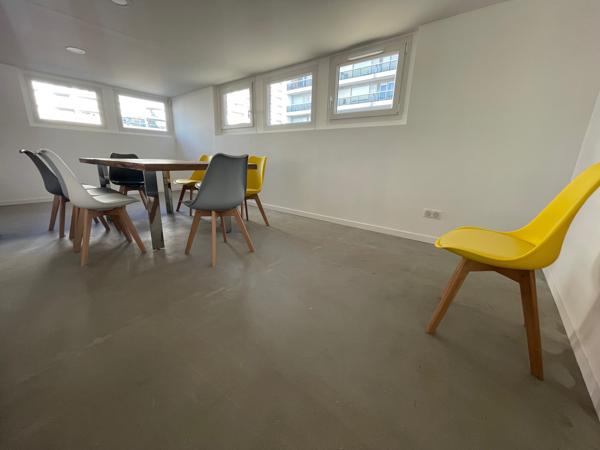 Marseille (13008) Espace clos de bureaux de 20m2 à louer rue Negresko