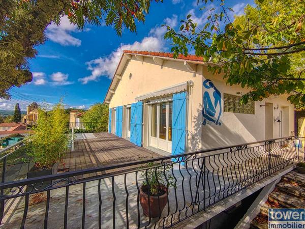 GRANDE MAISON RENOVEE PROPOSANT 2 APPARTEMENTS avec jardin QUARTIER DOMINANT CALME 46700 PUY L EVEQUE