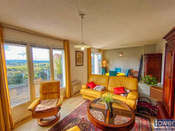 GRANDE MAISON RENOVEE PROPOSANT 2 APPARTEMENTS avec jardin QUARTIER DOMINANT CALME 46700 PUY L EVEQUE