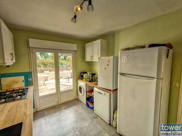 GRANDE MAISON RENOVEE PROPOSANT 2 APPARTEMENTS avec jardin QUARTIER DOMINANT CALME 46700 PUY L EVEQUE