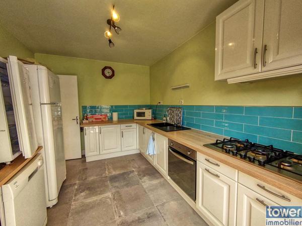 GRANDE MAISON RENOVEE PROPOSANT 2 APPARTEMENTS avec jardin QUARTIER DOMINANT CALME 46700 PUY L EVEQUE