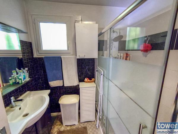 GRANDE MAISON RENOVEE PROPOSANT 2 APPARTEMENTS avec jardin QUARTIER DOMINANT CALME 46700 PUY L EVEQUE