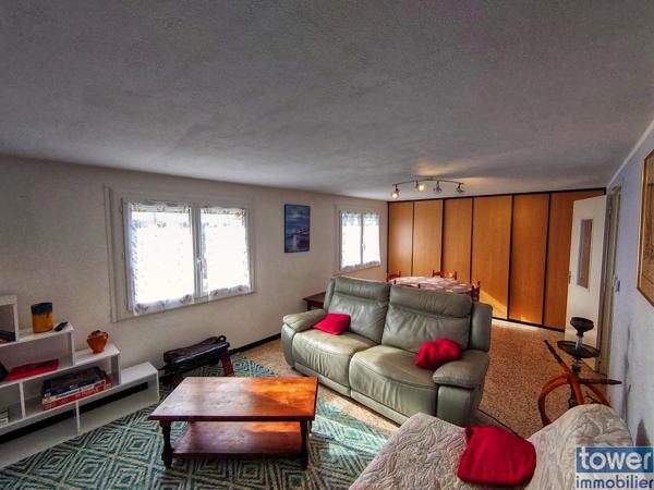 GRANDE MAISON RENOVEE PROPOSANT 2 APPARTEMENTS avec jardin QUARTIER DOMINANT CALME 46700 PUY L EVEQUE