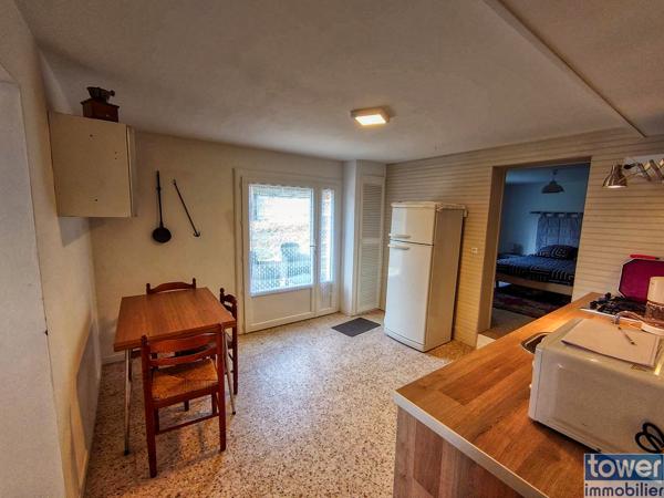 GRANDE MAISON RENOVEE PROPOSANT 2 APPARTEMENTS avec jardin QUARTIER DOMINANT CALME 46700 PUY L EVEQUE