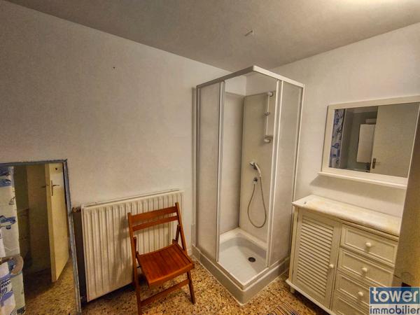 GRANDE MAISON RENOVEE PROPOSANT 2 APPARTEMENTS avec jardin QUARTIER DOMINANT CALME 46700 PUY L EVEQUE