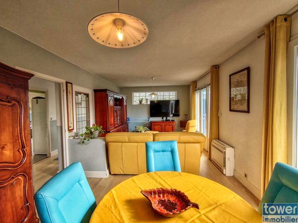 GRANDE MAISON RENOVEE PROPOSANT 2 APPARTEMENTS avec jardin QUARTIER DOMINANT CALME 46700 PUY L EVEQUE