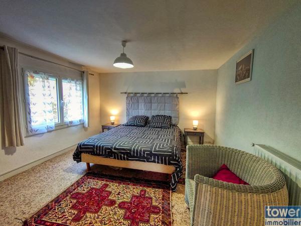 GRANDE MAISON RENOVEE PROPOSANT 2 APPARTEMENTS avec jardin QUARTIER DOMINANT CALME 46700 PUY L EVEQUE