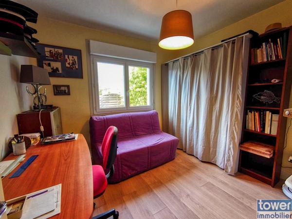 GRANDE MAISON RENOVEE PROPOSANT 2 APPARTEMENTS avec jardin QUARTIER DOMINANT CALME 46700 PUY L EVEQUE