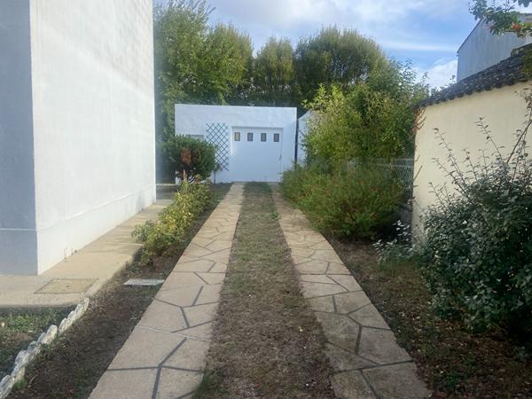 Maison à étage avec jardin clos et garage