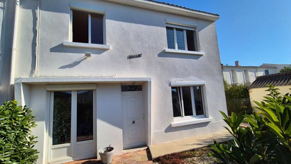 Maison à étage avec jardin clos et garage