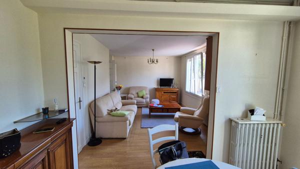 Maison à étage avec jardin clos et garage