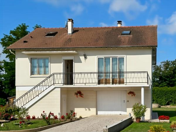 DORDIVES (45) proche gare - Maison 5/6 pièces de 124 m2 + 90 m2 de sous-sol en rez de jardin - Terrain de 1 336 m2