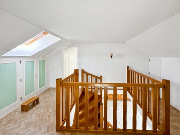 DORDIVES (45) proche gare - Maison 5/6 pièces de 124 m2 + 90 m2 de sous-sol en rez de jardin - Terrain de 1 336 m2