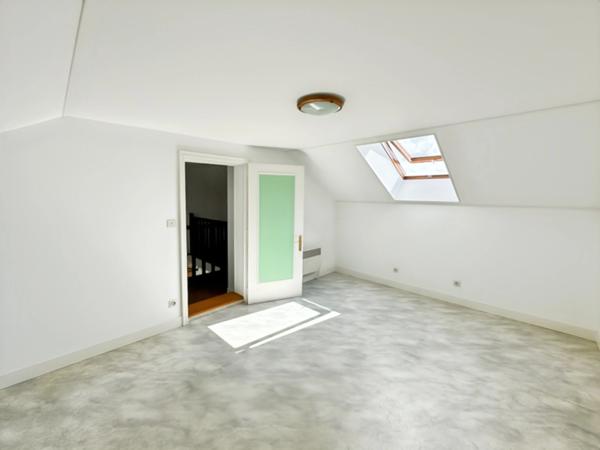 DORDIVES (45) proche gare - Maison 5/6 pièces de 124 m2 + 90 m2 de sous-sol en rez de jardin - Terrain de 1 336 m2