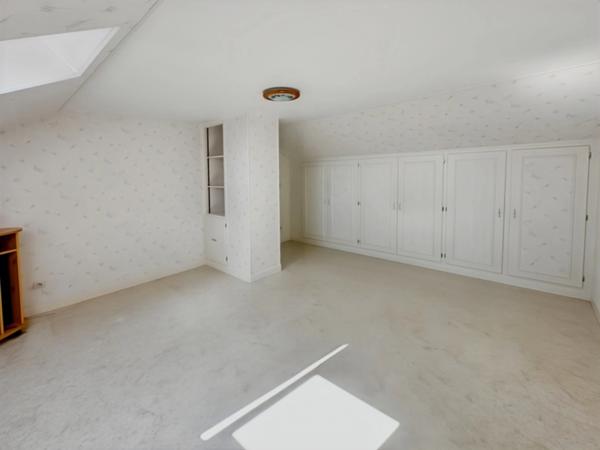 DORDIVES (45) proche gare - Maison 5/6 pièces de 124 m2 + 90 m2 de sous-sol en rez de jardin - Terrain de 1 336 m2