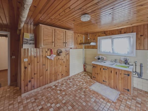 DORDIVES (45) proche gare - Maison 5/6 pièces de 124 m2 + 90 m2 de sous-sol en rez de jardin - Terrain de 1 336 m2