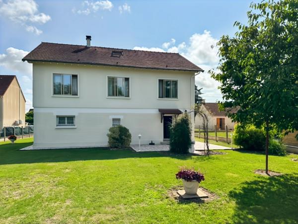 DORDIVES (45) proche gare - Maison 5/6 pièces de 124 m2 + 90 m2 de sous-sol en rez de jardin - Terrain de 1 336 m2