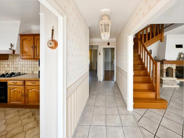 DORDIVES (45) proche gare - Maison 5/6 pièces de 124 m2 + 90 m2 de sous-sol en rez de jardin - Terrain de 1 336 m2