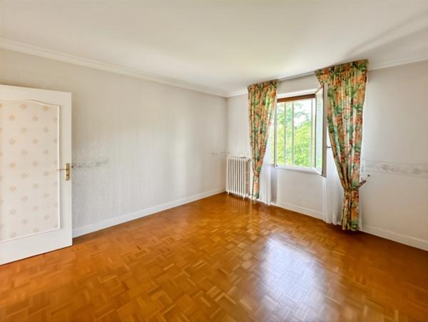 DORDIVES (45) proche gare - Maison 5/6 pièces de 124 m2 + 90 m2 de sous-sol en rez de jardin - Terrain de 1 336 m2