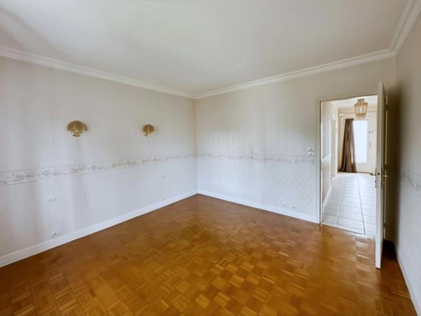 DORDIVES (45) proche gare - Maison 5/6 pièces de 124 m2 + 90 m2 de sous-sol en rez de jardin - Terrain de 1 336 m2