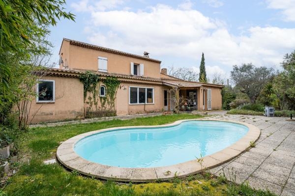 Aubagne (13400) VILLA - T6 - 211M2 - PISCINE - GARAGE - TERRAIN 1400M2