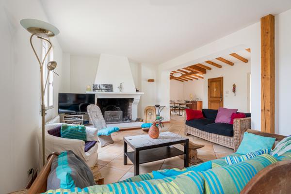 Aubagne (13400) VILLA - T6 - 211M2 - PISCINE - GARAGE - TERRAIN 1400M2