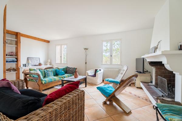 Aubagne (13400) VILLA - T6 - 211M2 - PISCINE - GARAGE - TERRAIN 1400M2